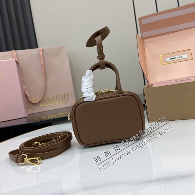 miumiu繆繆專櫃最新款迷你公事包單肩斜挎女包 jh2523型號：5NR036